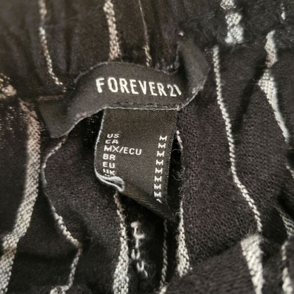 Forever 21 Women's Black Stripe Casual Shorts‎ - Picture 2 of 6